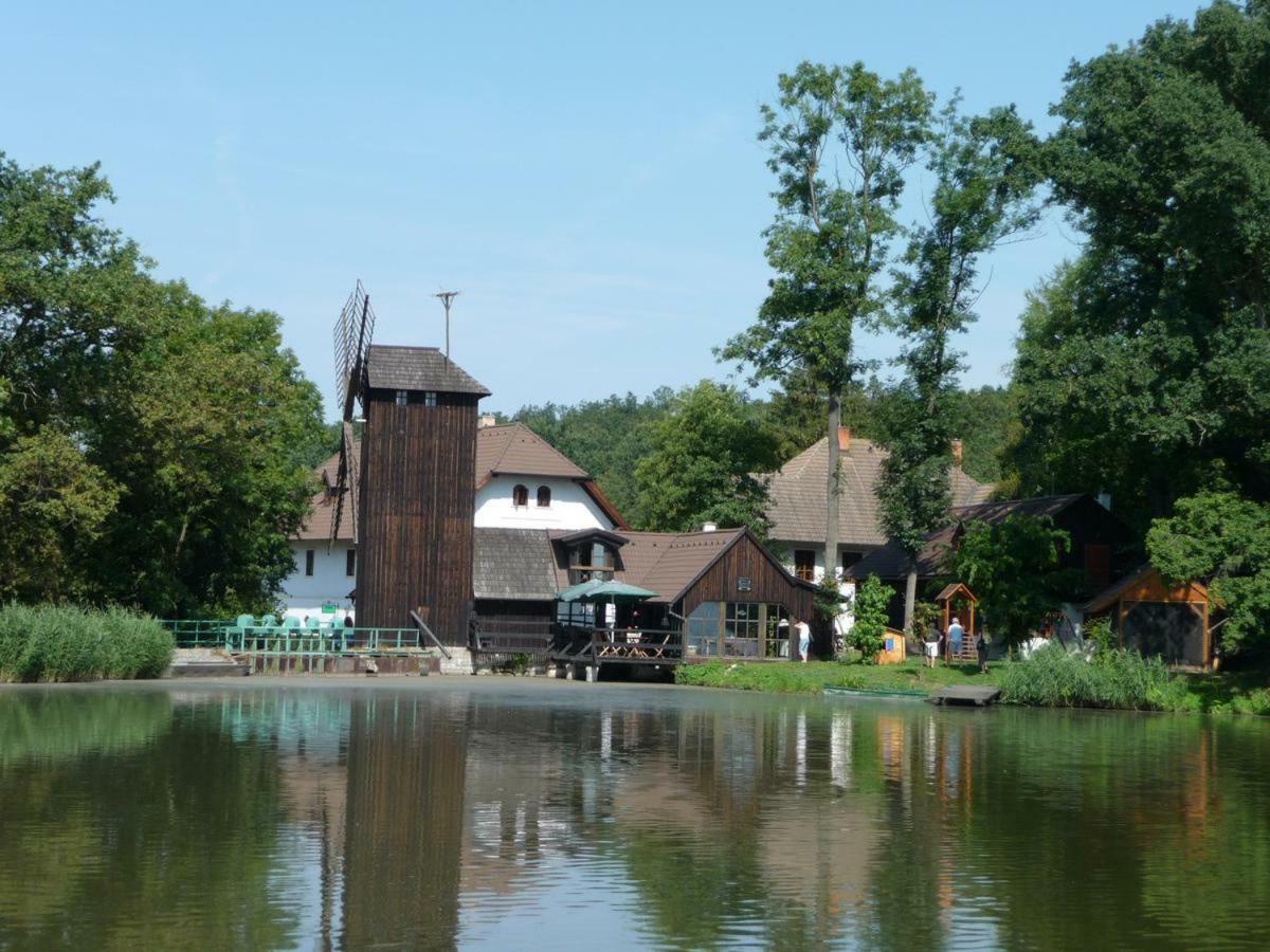Hotel Bucicky Mlyn Rozdalovice Exterior foto